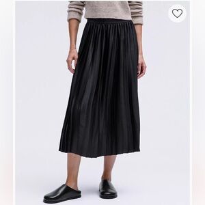 Lululemon Satin Pleated Midi Skirt in Black in XS